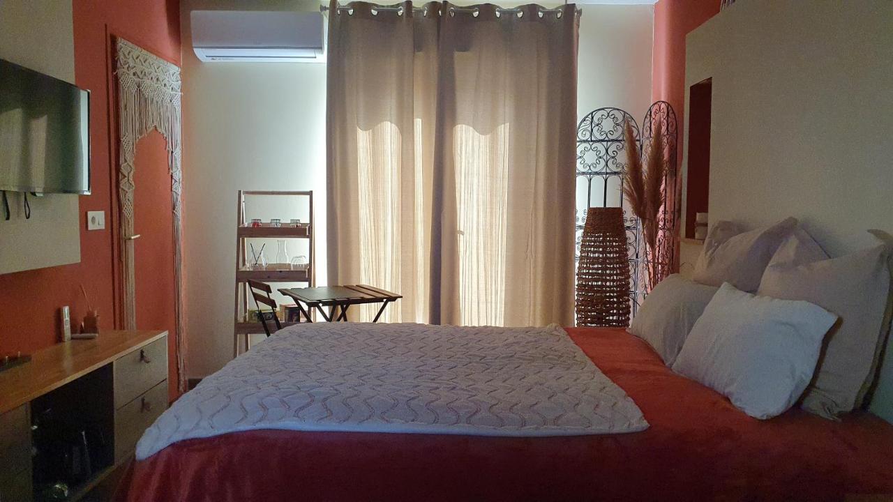 Bed and Breakfast Le Petit Coin De Provence Бокер Экстерьер фото